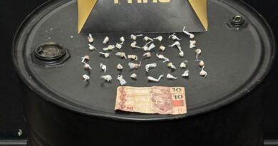 PM apreende foragido da Justiça e apreende drogas no Centro