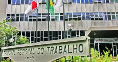 Justiça do Trabalho mantém decisão de demissão por justa causa de gari que baixou as calças para o gerente e chutou veículo da empresa em Itaúna