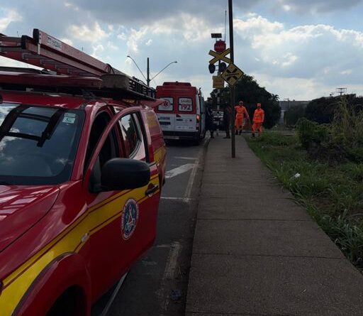 Bombeiros resgatam homem no pontilhão da Avenida São João