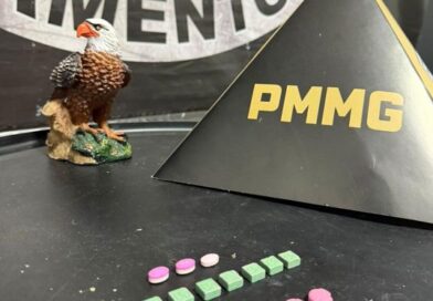 PM prende rapaz por tráfico e recupera moto furtada