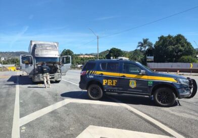 Adolescente de 14 anos é flagrado dirigindo caminhão carregado na Fernão Dias