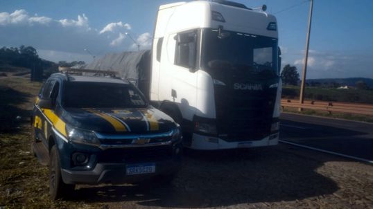 Caminhoneiro envolvido em roubo de módulos de caminhão é preso pela PRF na BR-381, em Itatiaiuçu