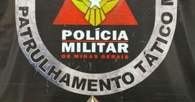 PM localiza esconderijo de drogas e apreende entorpecentes em área de mata