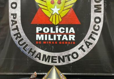 PM localiza esconderijo de drogas e apreende entorpecentes em área de mata