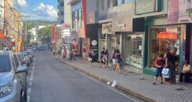 Comércio de Itaúna terá horário estendido na semana dos Pais