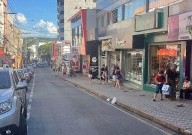 Comércio de Itaúna terá horário estendido na semana dos Pais