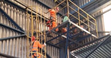Trabalhador é resgatado pelos bombeiros no Jadir Marinho