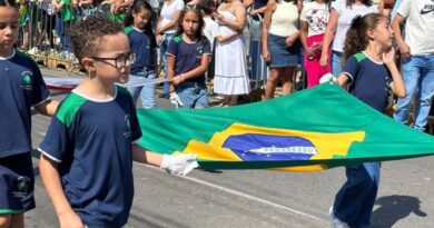 Itaúna realiza o tradicional desfile de 7 de Setembro