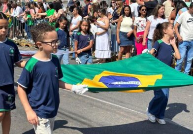 Itaúna realiza o tradicional desfile de 7 de Setembro