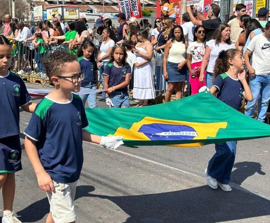 Itaúna realiza o tradicional desfile de 7 de Setembro