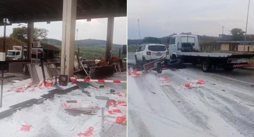Caminhoneiro é preso embriagado após atingir pedágio na Fernão Dias
