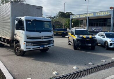 Assaltantes são presos na BR-262, em Juatuba, com carga de bebidas furtada