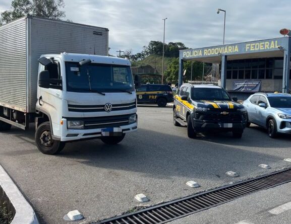 Assaltantes são presos na BR-262, em Juatuba, com carga de bebidas furtada