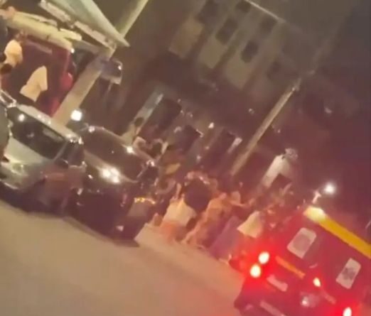Jovem motociclista morre após atingir ônibus do transporte coletivo