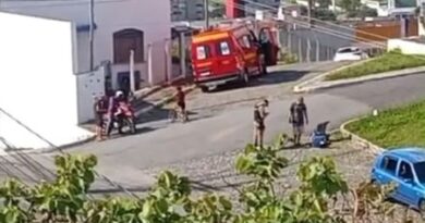 Acidente entre moto e carro no Alto do Rosário